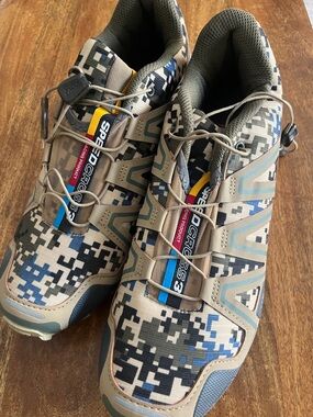 Salomon Men's Trail Shoes in Beige, Blue and Black Digital Camo